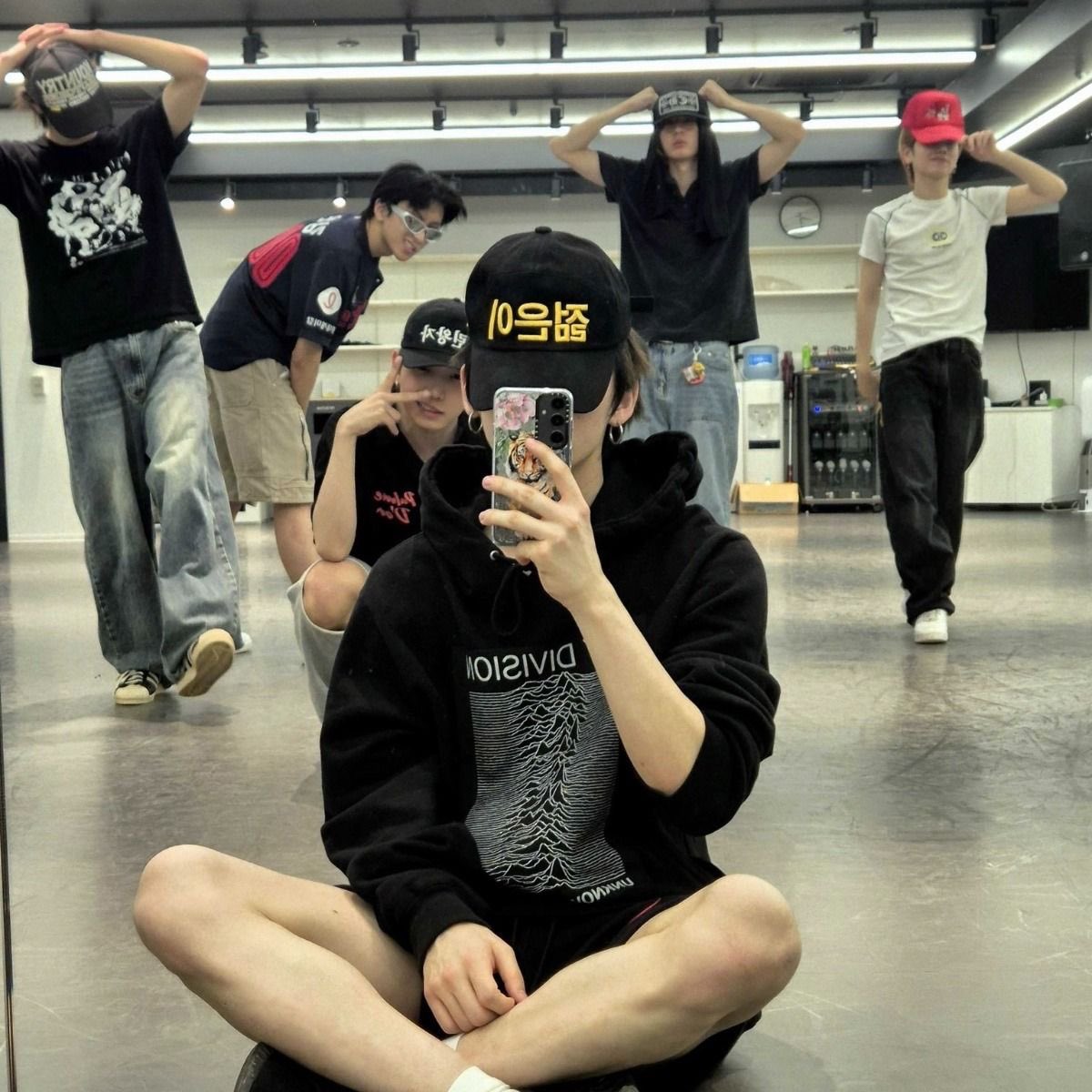 toMorr34's tweet photo. #똑똑똑_옆집소년들_3주년
#OurHome_BND
#400年隣にいよう私達の青春

언제나 행복만 하자 ♡ https://t.co/JyFPCNTYft