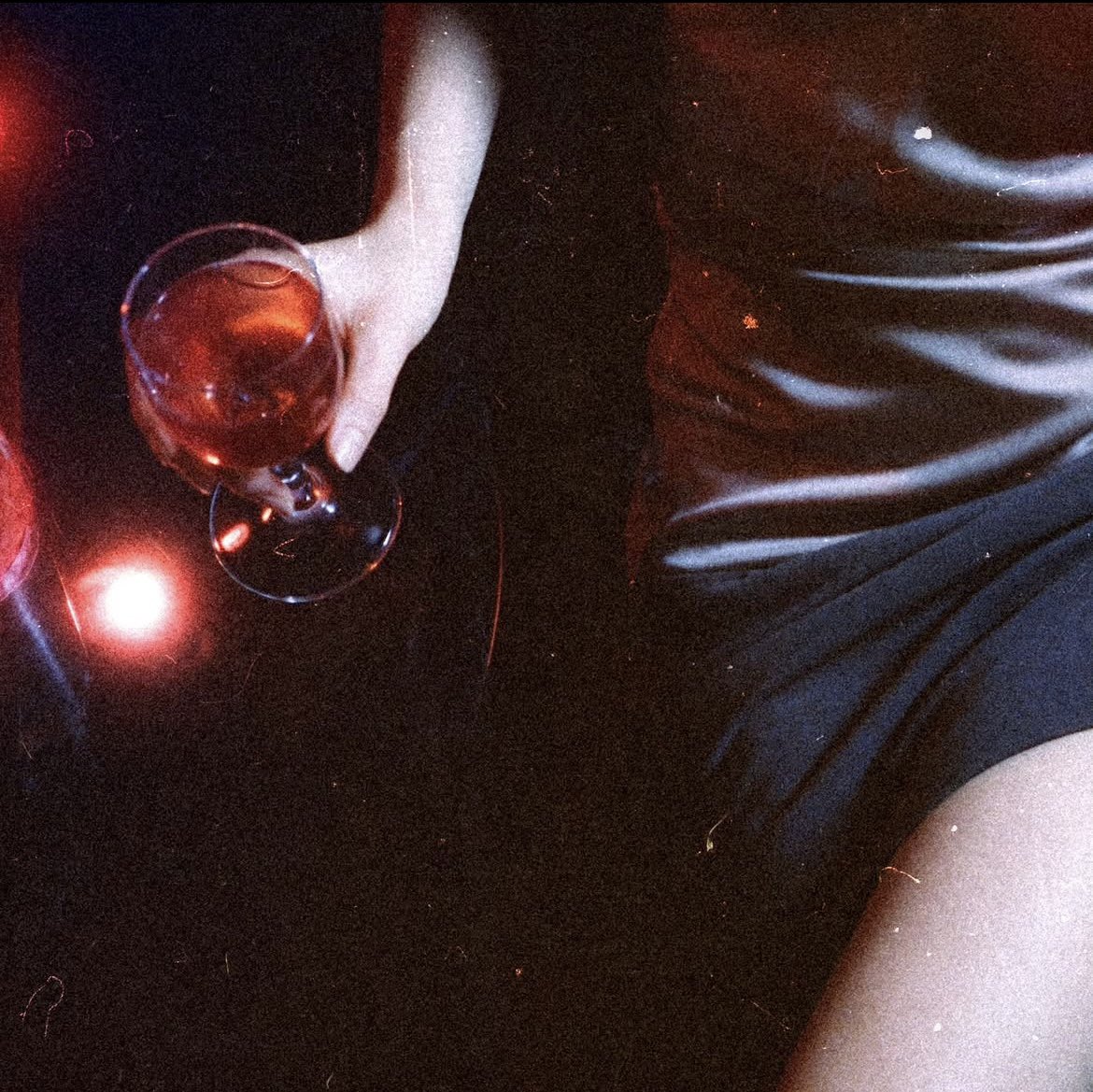 Blessfor_'s tweet photo. [OUT NOW ] 

HAAN, Jword - Fine Wine(feat. Orion song) https://t.co/7m3KjYZUdF