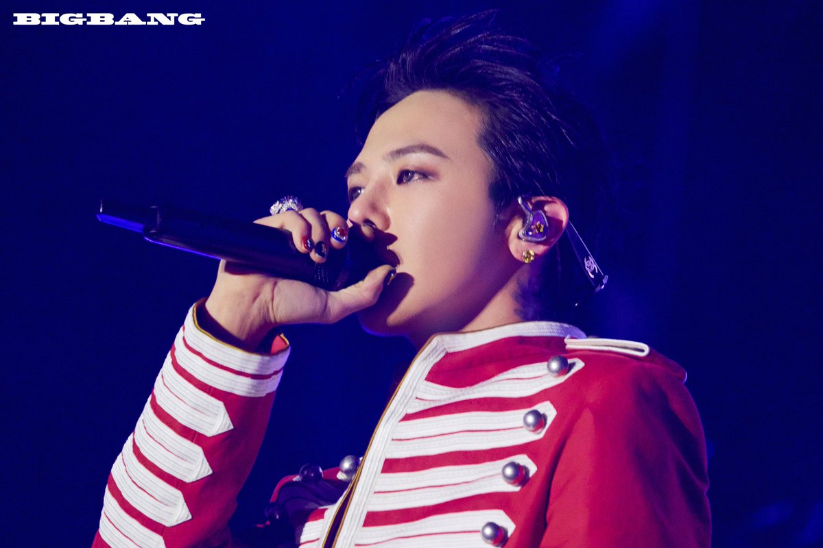 tttopshii's tweet photo. OFFICIAL BB PHOTOS https://t.co/yAUToXzXGw