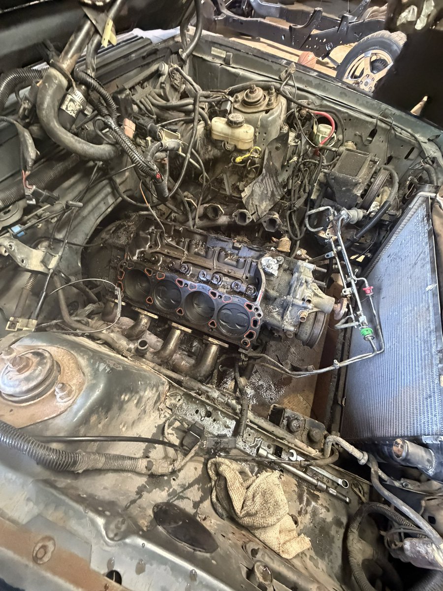 Nate76551921471's tweet photo. 302 getting a nasty cam, chop at idle and power all the way through 🔥🦊
Fresh motor, loud exhaust, and that old school Foxbody attitude never gets old.
#Foxbody #88Foxbody #302 #5point0 #Cammed #BuiltMotor #StreetCar #MustangLife #FoxbodyNation #V8Power #FordPerformance #HotRod #MuscleCar #DragBuild #BuiltNotBought #CarCommunity #LoudAndProud