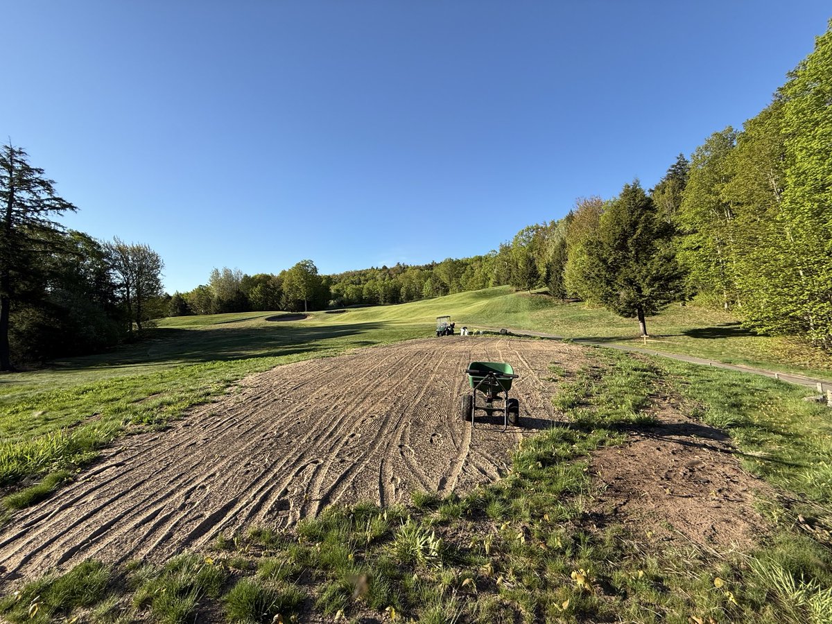 MarquetteGolf's tweet photo. The new 11 Red tee on #Greywalls is finally seeded and officially entered grow-in mode.
Move over SandProโฆ. We have a new seed tracking machine. Used our #Ventrac with its knobby tires and it worked out very well; much more efficient.
#MarquetteGolfClub https://t.co/7hpKG9Q0uz