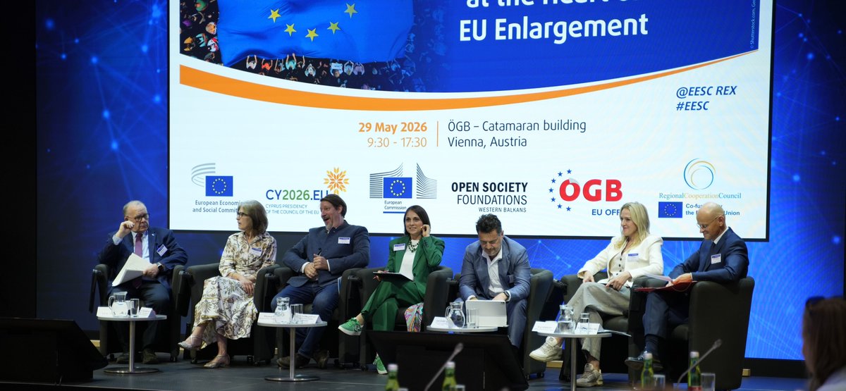 EESC_PRESS's tweet photo. 📢Reporting from Vienna @EU_EESC Conference:
Winning the hearts and minds of 🇪🇺citizens on #enlargement: by building trust between institutions and citizens &amp; between European Union &amp; the region.

Read the story👉 https://t.co/yUDFq1rBcK
#WesternBalkans
#CivilSociety https://t.co/t4sEk4yXmT