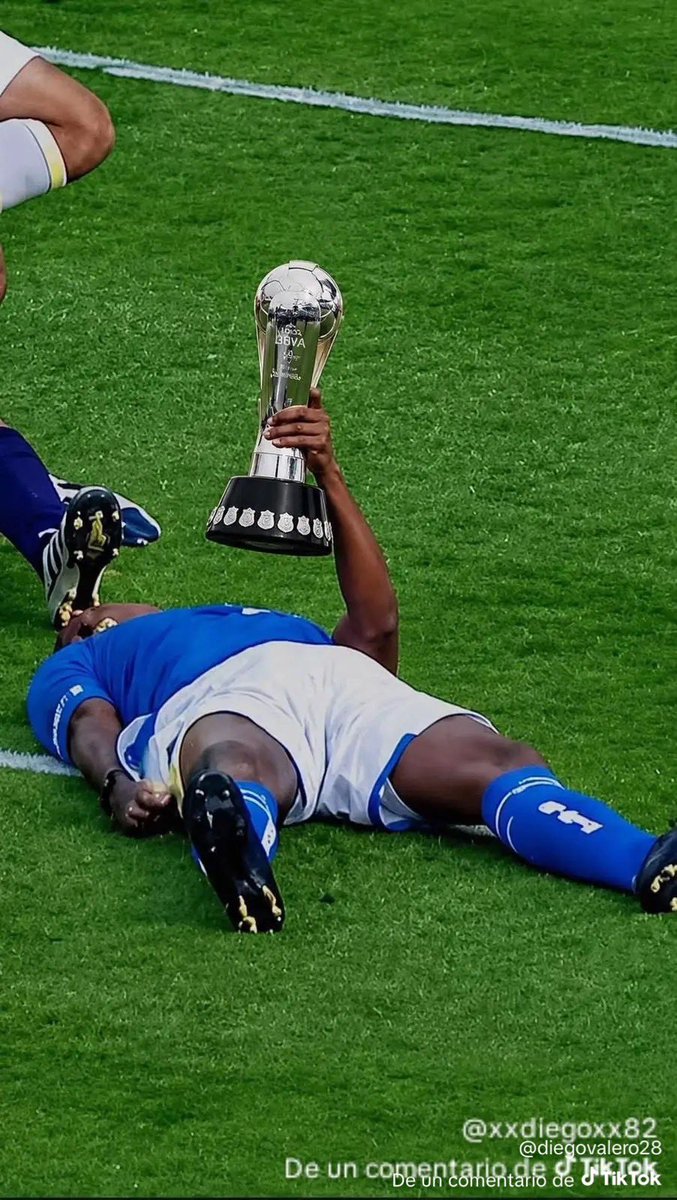 AlexAsgm's tweet photo. @scarface_sdh Se volvieron inmamables por un torneo de 36 puntos, cabrón! Jajajaja gracias por salvar el futbol @CruzAzul  💙 https://t.co/fx2abZxV6h