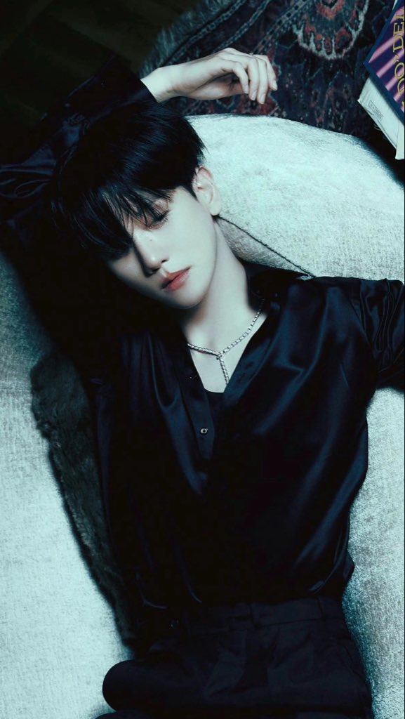 Inbmtn0517's tweet photo. 강아지가 백현으로 변신했어🖤
#边伯贤 #baekhyun #백현 #伯贤 #BAEKHYUN #ベクヒョン 

@B_hundred_Hyun 
@BAEKHYUN_INB100 https://t.co/NPCGHZ408i