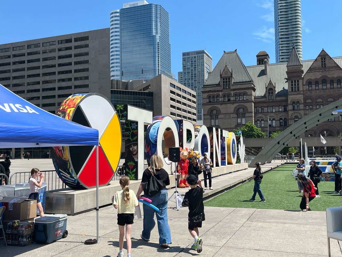 ConsulMexTor's tweet photo. Toronto, a Host City for the FIFA World Cup 2026™!

Mexico’s Consul General, @ConsulSierra, met with Toronto @MayorOliviaChow to discuss initiatives that bring sport closer to the community and the lasting legacy of the FIFA World Cup 2026™. https://t.co/o9Z8gaiWYM