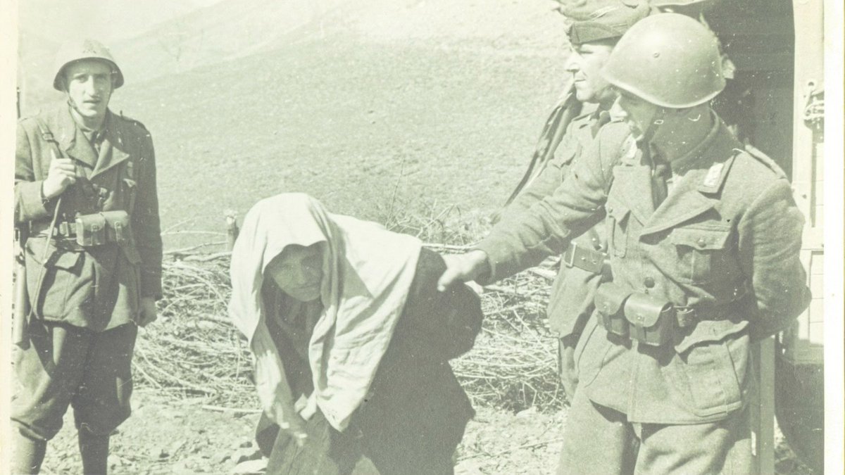 ANPIRomaPosti's tweet photo. Il #6giugno 1942 furono deportate nei campi di concentramento in #Italia, dalle nostre truppe d'occupazione, 131 persone provenienti da varie cittadine dell'#Istria.
I loro beni vennero confiscati o abbandonati al saccheggio, le loro case incendiate e 12 persone furono fucilate. https://t.co/tgmalDkImC