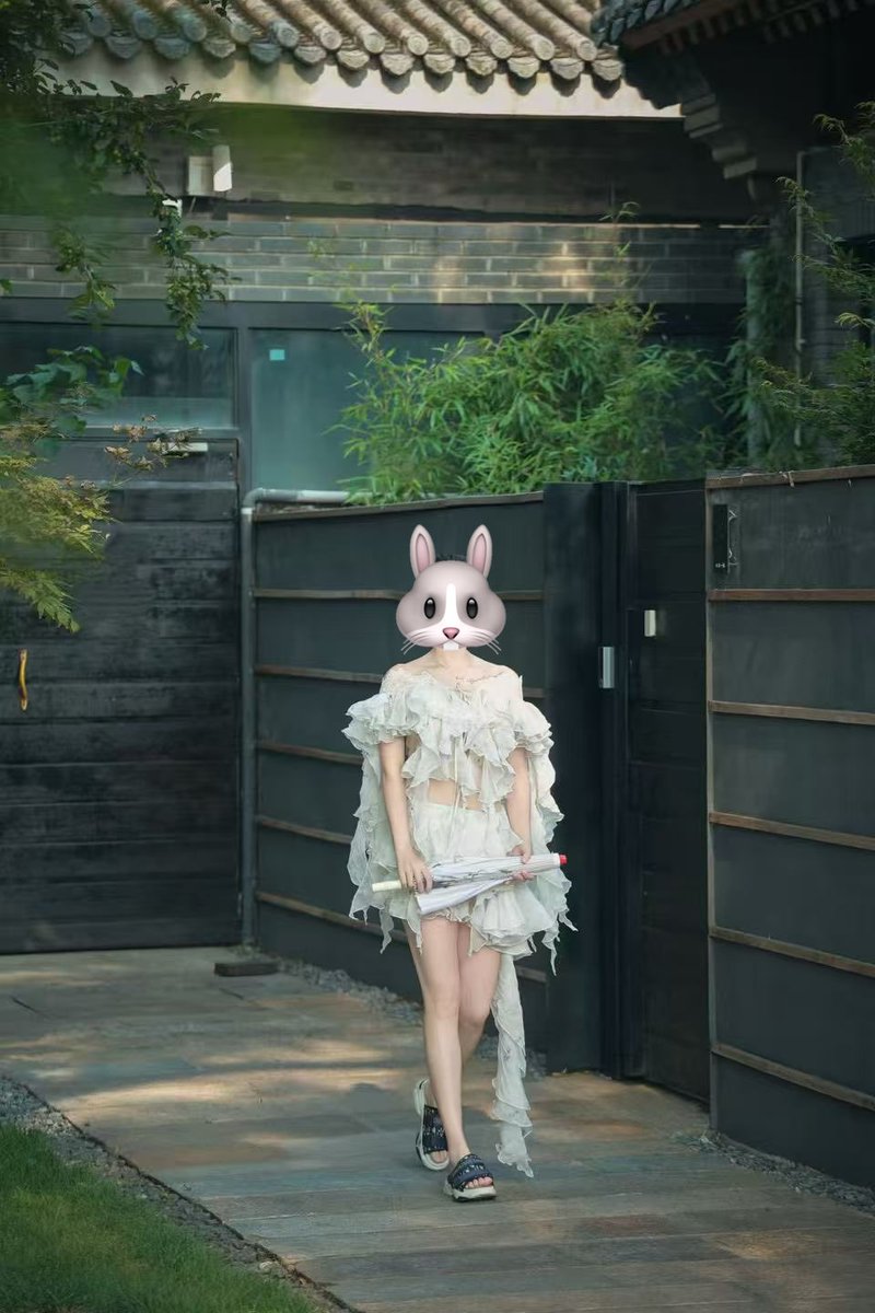 Lin_six22's tweet photo. 很好穿吗，里面都是满满的脚汗味和胶泥，让我穿着射满再给你加点料吧 https://t.co/WAOpnf8Ee4