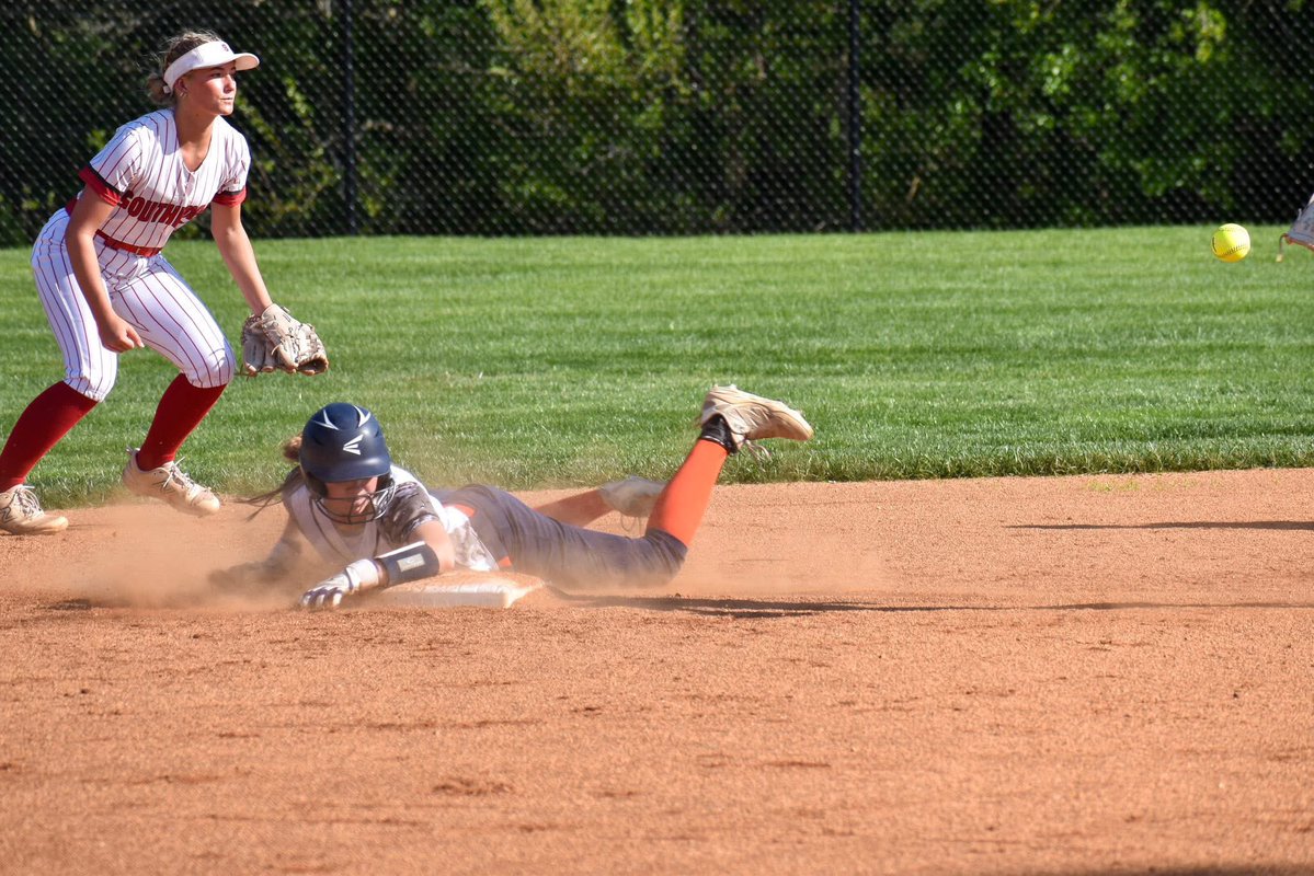 BraelynnB2029's tweet photo. High school season didn’t end how we wanted it to, but still enjoyed every moment I had with Bella, my travel teammate, with me! 
Final season stats:
.385 BA, .452 OBP, 30 RBI, 10 SB while batting fourth the entire season https://t.co/42E5hp4z4W