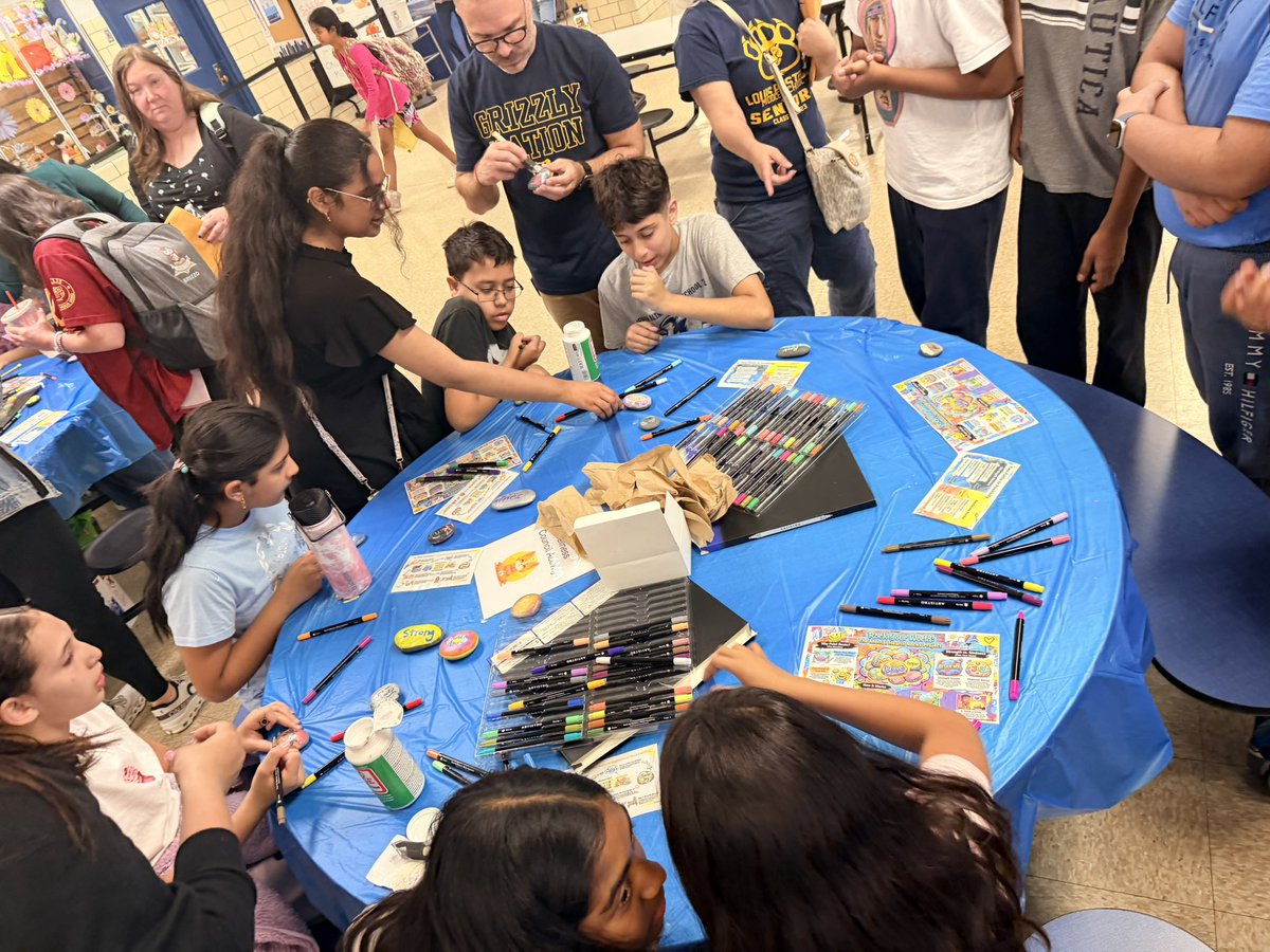 D26Team's tweet photo. Today’s D26 SEL Spotlight Visit at MS 172 highlighted how kindness, compassion, mindfulness, student voice, and belonging are woven into daily learning. Thank you to Dr. DeSimone, Ms. Devine, staff, families, and students for showcasing what it means to be safe, kind, &amp; focused! https://t.co/4im2gNeInX