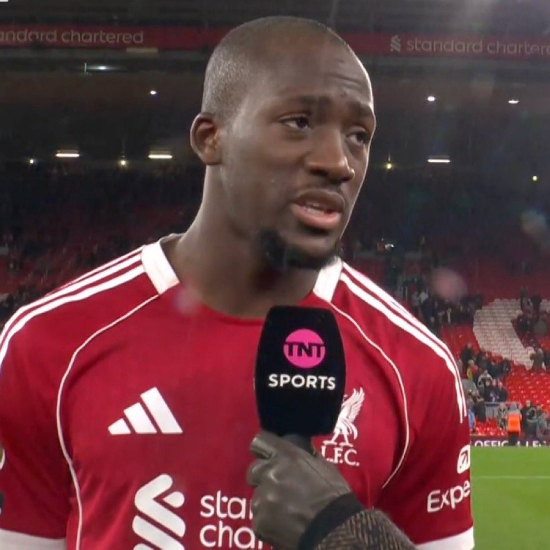 ActuLFC's tweet photo. Ibrahima Konaté, après le décès de son père :

« J’ai vu que l’équipe avait des blessés. J’ai dû revenir. »

C’est ce joueur que Liverpool laisse partir libre. 💔 https://t.co/jXGOjfnxDi
