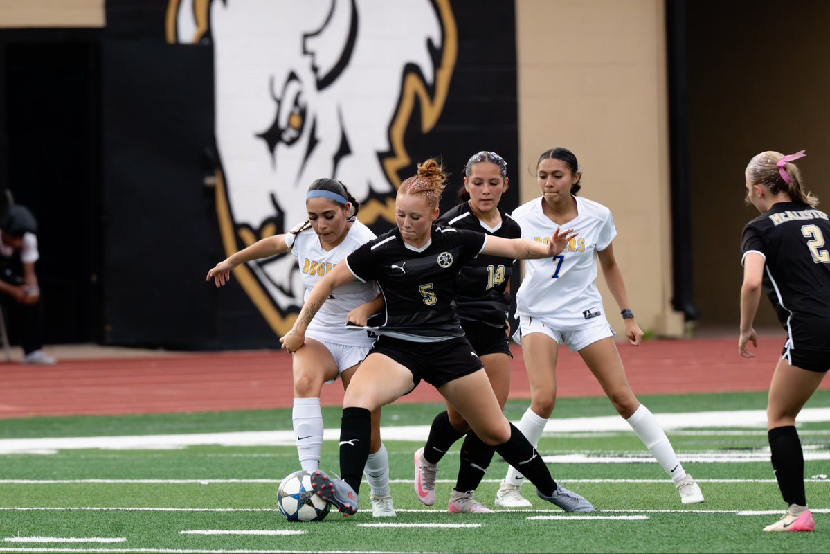 Jaycie260679's tweet photo. pics in action! Gonna miss you junior season. 

#uncomitted #cm #F #5 #2027 https://t.co/8CS94iUhM7