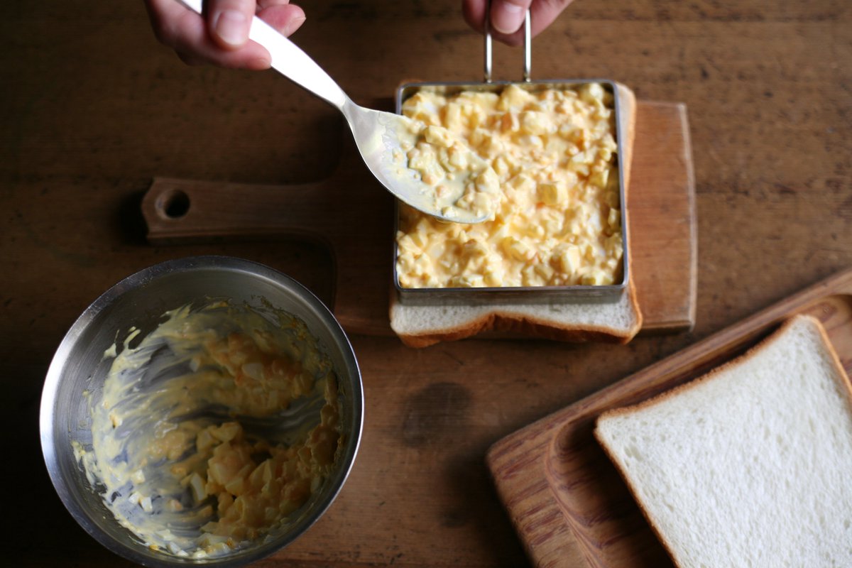 shokunincomit's tweet photo. [Il mondo lo acclama, il tamago sando giapponese]

In effetti, sono ampiamente riconosciuti come "tamago sando", utilizzando la pronuncia giapponese così com'è.
https://t.co/vq4hGd3ugT https://t.co/tncj7j3iAs