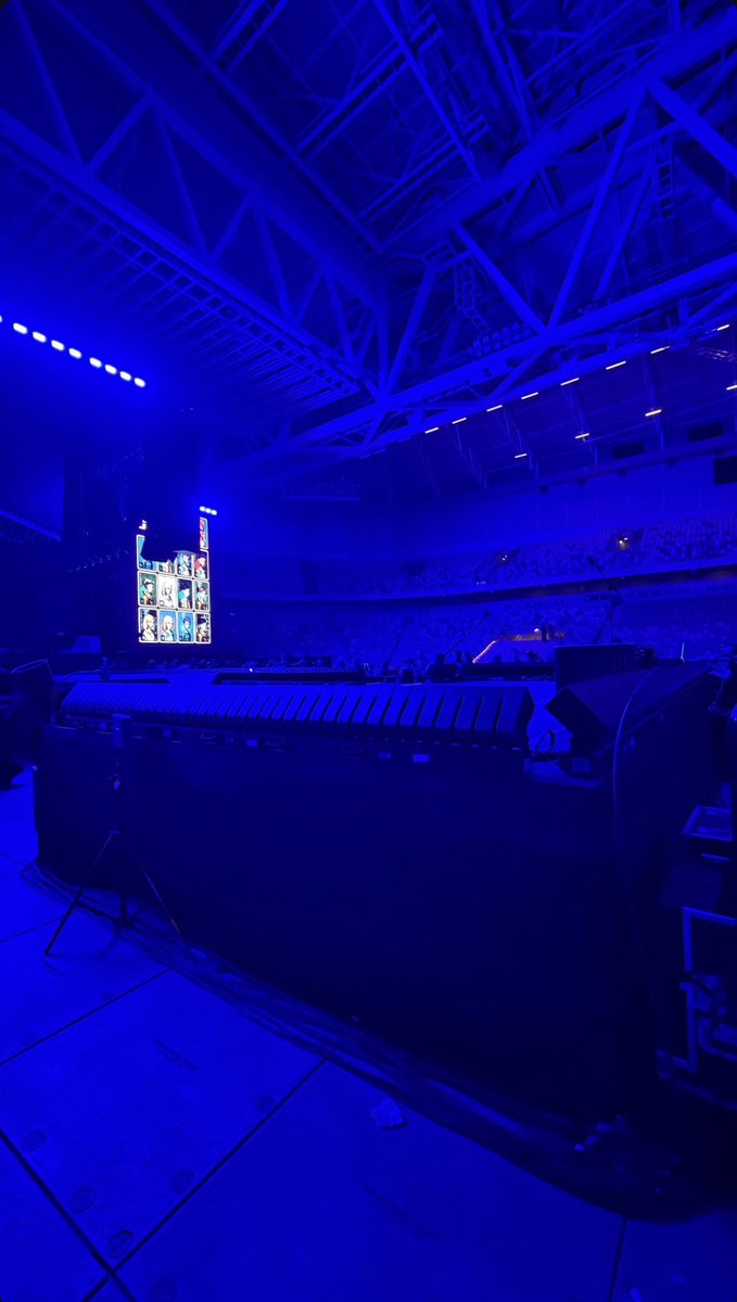 LPLive's tweet photo. First look at tonight’s stage via @pascalwilpers https://t.co/nhtziDPErv