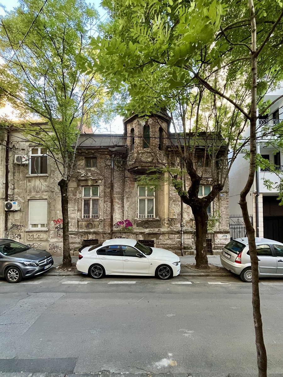 goranpandza's tweet photo. Wow, AI is crushing it! :) I am extremely satisfied with how it renovated this abandoned and dilapidated house in Dorćol. Belgrade has a million diamonds that are decaying. But maybe one day someone will decide to restore them all ✨

#beograd #belgrade #dorcol #iwishyouweremine https://t.co/KtbXLkyVrQ