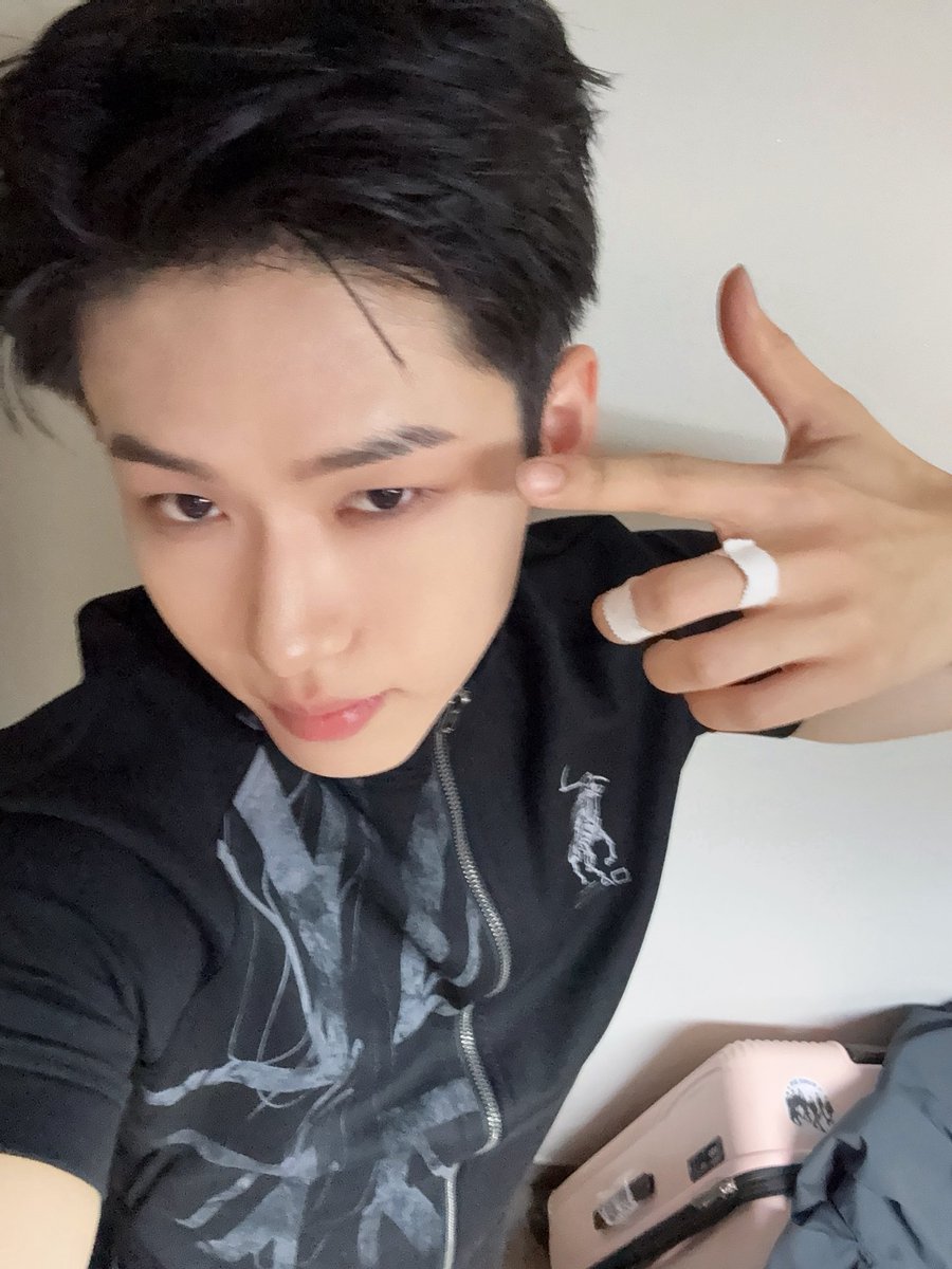 YOUNITE_twt's tweet photo. 막방까지 달려보자구~💪💪

#DEY #데이 https://t.co/uYoUqiXv7O