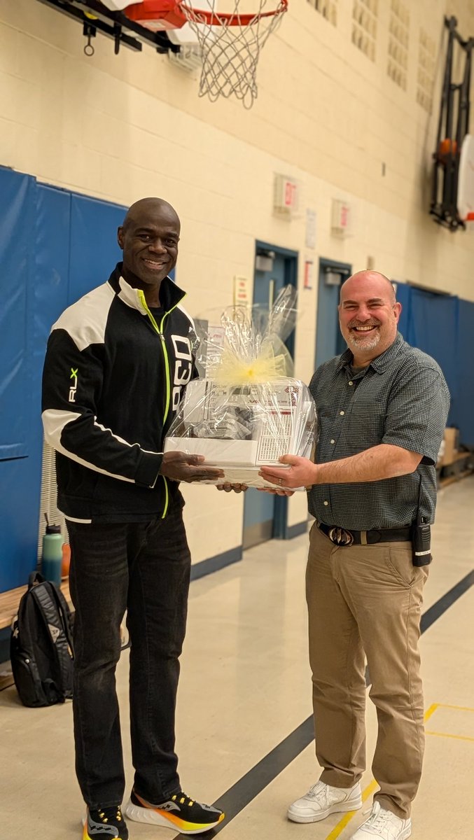 OriginalRoland's tweet photo. Spreading the love of sewing with a machine donation to our friends at @Bakersfield_PS. Thanks for having us.🙏🏿 #sewingstudioclasses @YRDSB https://t.co/J4CH0qxB4i