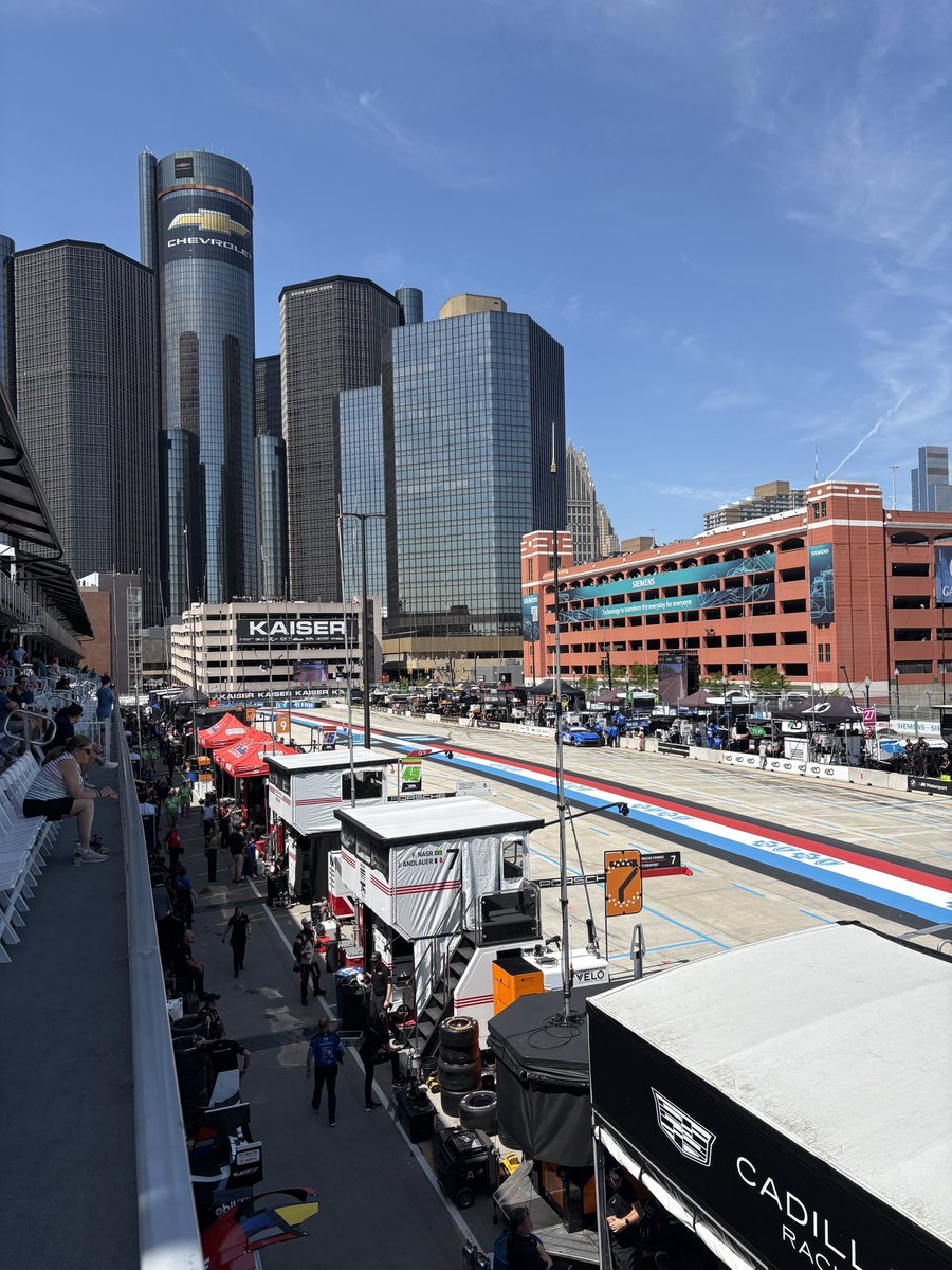 SIMDetroit's tweet photo. It’s a beautiful day in #Detroit! ☀️ Our thanks to @Team_Penske and @AristaNetworks!! 🏆 https://t.co/xRIg8ztnNv