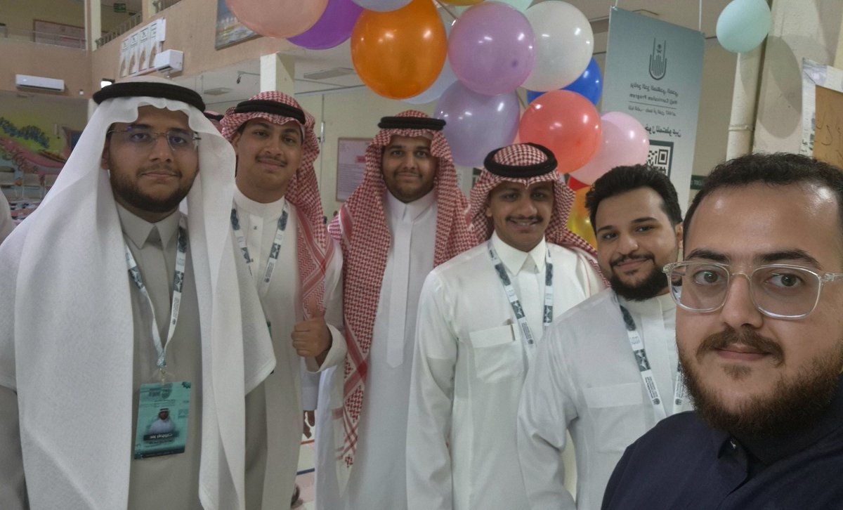 uf5m_'s tweet photo. الحمدلله على التمام ، تجربة جميلة وذكريات لا تُنسى 🤍✨️.
#خدمتهم_شرف_وسعيُنا_أثر
#برنامج_الحج_المنهجي_بكلية_الطب https://t.co/bk9Ikdoyfj