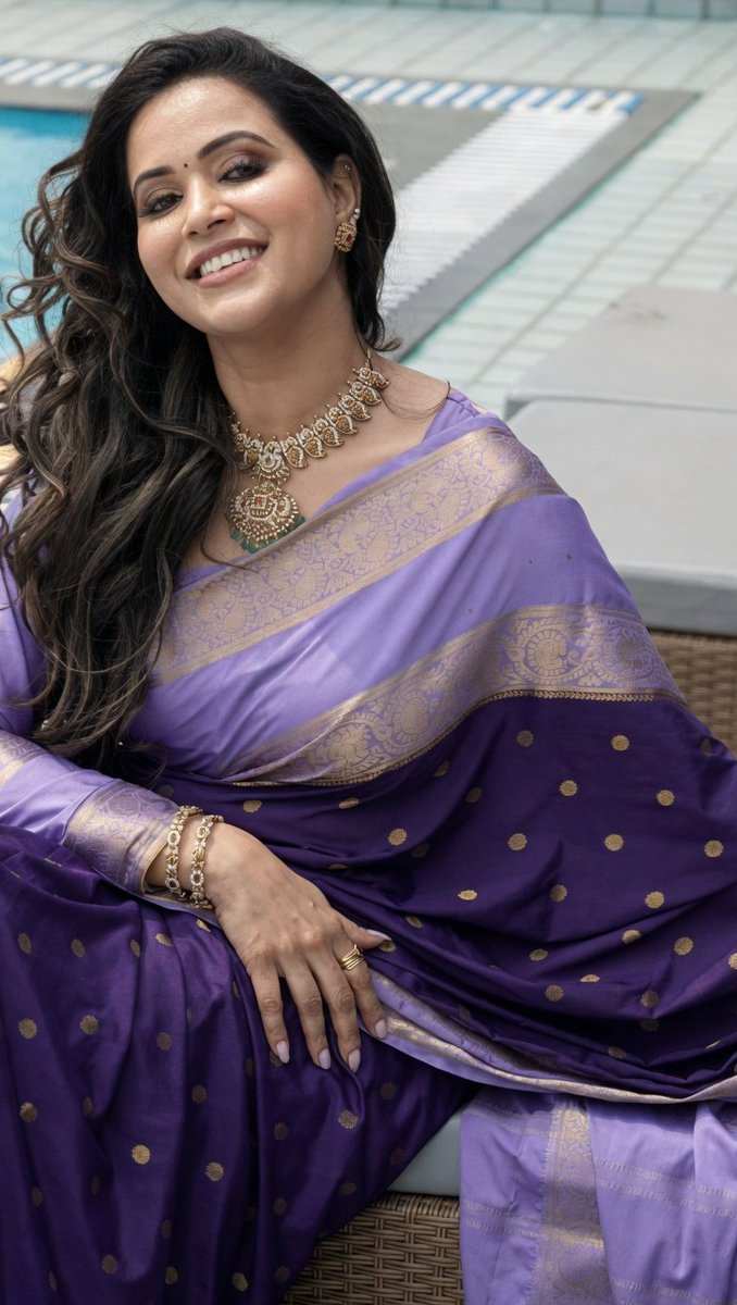 RoshUnfiltered's tweet photo. Sangeetha and her transition from this to that is always a stealer. 🔥 https://t.co/7pPFOr5cyD