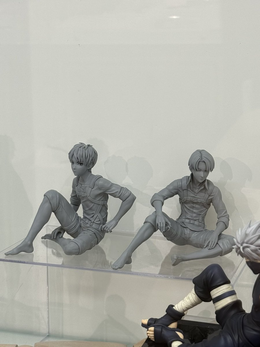J_shingeki's tweet photo. てのひらエレン/てのひらリヴァイ原型見てきました🥹
小柄なサイズながらも造形が細かくてめちゃくちゃクオリティ高かったです！
これはゲットしたい！ https://t.co/mS2mzpQBmF