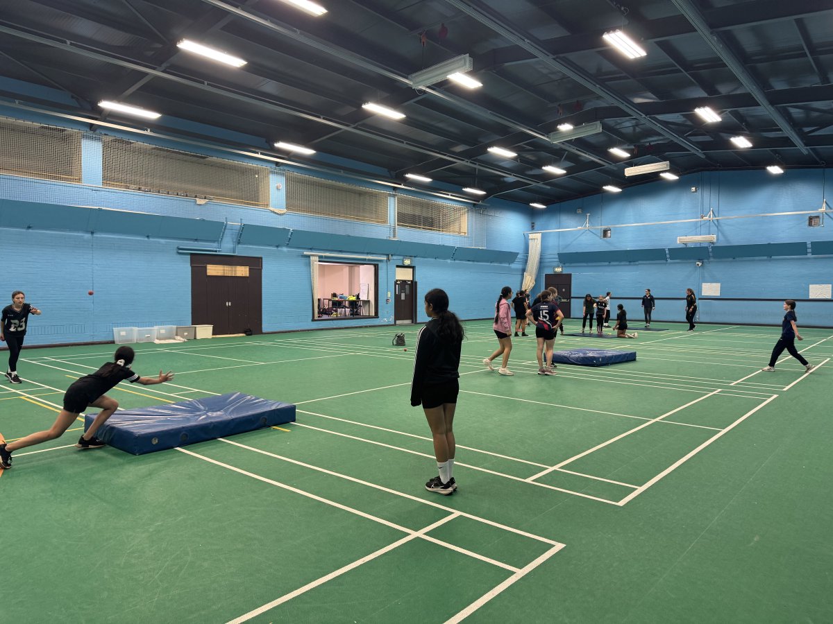 StaffsCricket's tweet photo. 🏏 Great to have 22 girls with us at the girls half term coaching day. A fantastic opportunity to work on skills within batting, bowling and fielding. 
We were delighted to offer female coach CPD support in which we had Hannah Bailey coaching alongside us through the day. https://t.co/1lg2fOEjyi