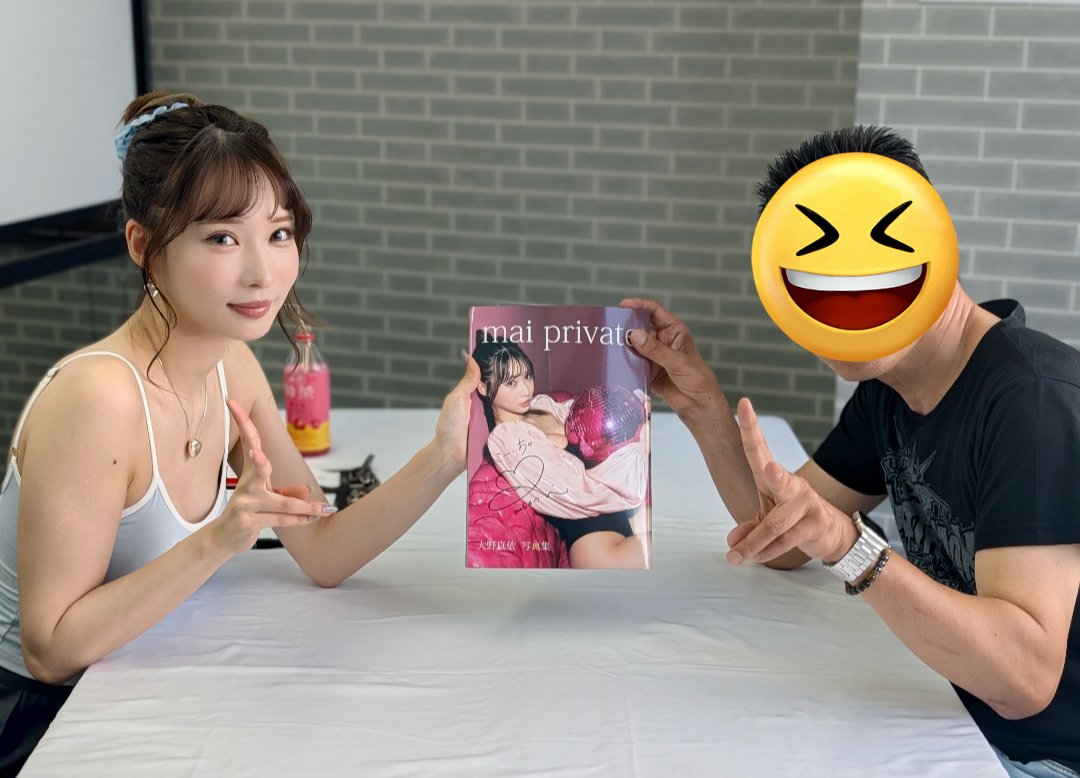 argentoluna's tweet photo. 最近ご縁があって「きみとバンド」を応援してます✨

ライブを楽しみに過ごすこの感じ、やっぱり良いなって思う😌

真依ちゃん、梨央ちゃん、理紗子ちゃんともチェキ撮っていただけて、楽しい推し活してます☺️

6/28赤羽ライブ楽しみ！
カッコよさも可愛さも刺さるよきっと✨

#きみとバンド #大野真依 https://t.co/EF39T1f1Vd