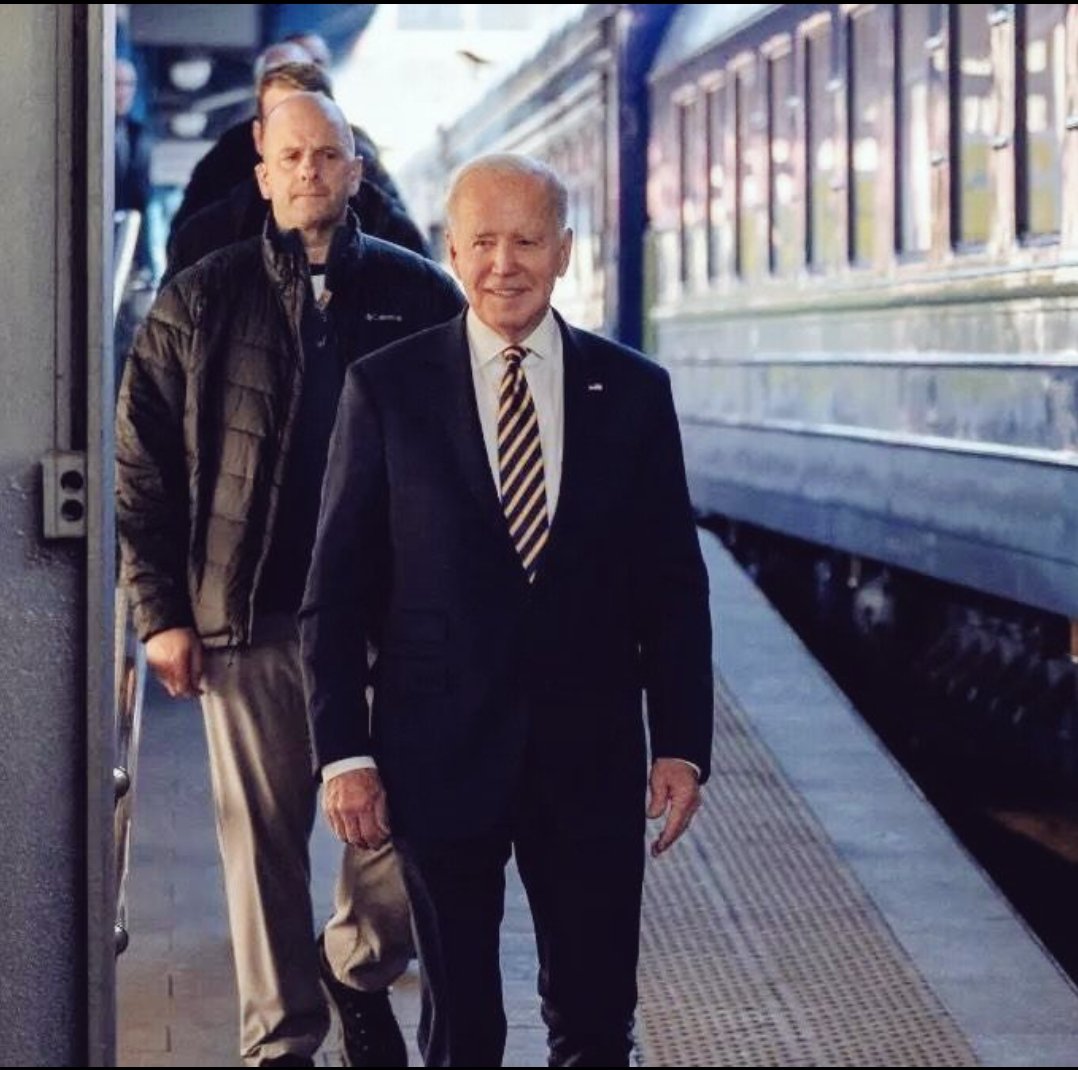 alexzyan007's tweet photo. Let's settle this once and for all🇺🇲   Do you think Joe Biden brought more stability, respect, and calm leadership than Donald Trump — or are you missing that era?  A. Yes 
B. No 
C. Unsure https://t.co/dl1gEJcxEf