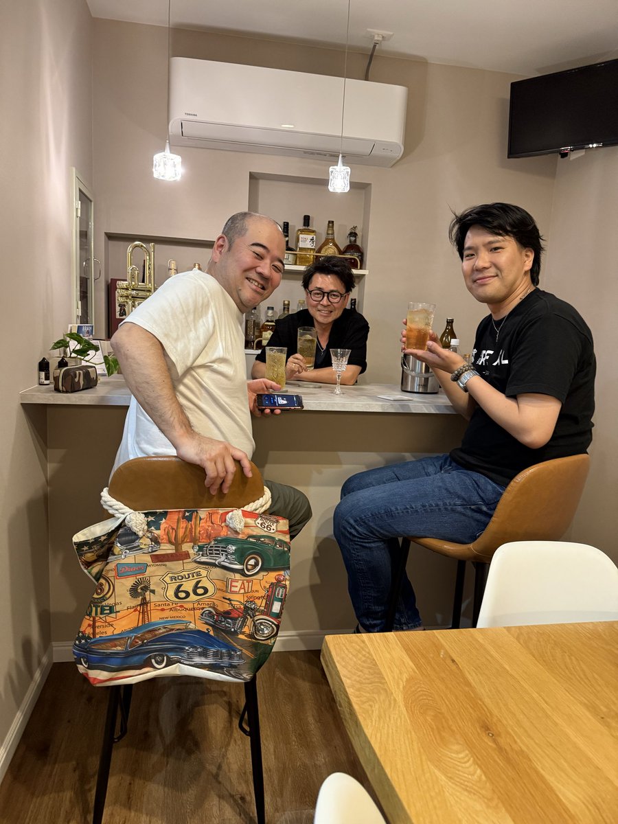 tstrpt's tweet photo. 3年前の今日はボストンブラスメンバー5人が我が家に来てBBQ🍖！
3年経って今日は、明日シエナの本番を控える砂川氏と弟子の晴希が我が家に来てBBQ🍖！どうやら5/29はBBQ🍖の日みたいだ😅 https://t.co/EetsXQRQyW