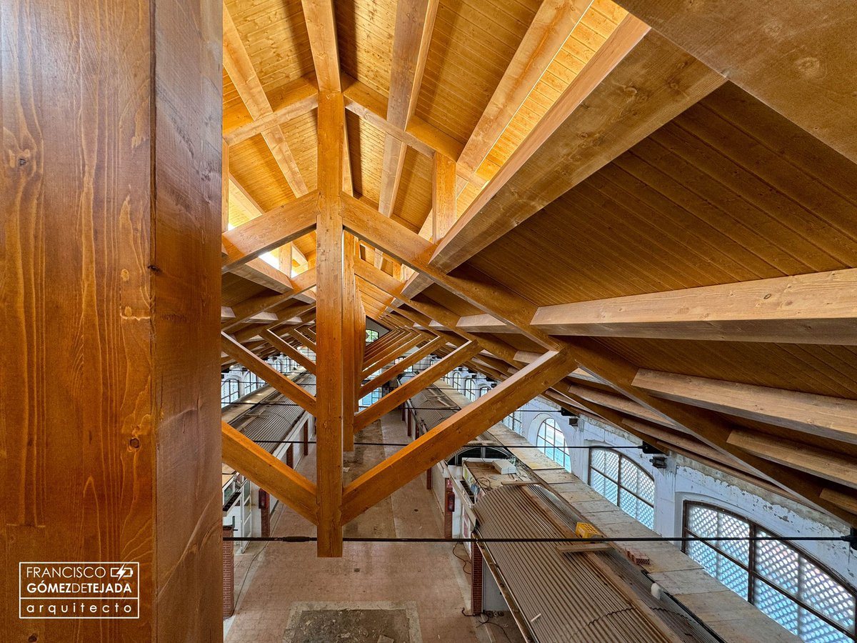 gomezdetejada's tweet photo. Madera y luz.  

Lucernario de la nueva cubierta del Mercado de Abastos de Puente Genil (Córdoba). https://t.co/U30N1309iI