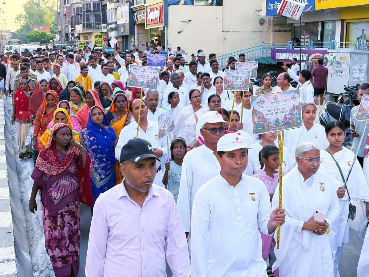 AyodhyaNgrNigam's tweet photo. आगामी 31 मई को आयोजित होने वाले “स्वच्छता महाअभियान” के अंतर्गत आज अयोध्या नगर निगम द्वारा शहर में व्यापक जनजागरूकता के उद्देश्य से मा. महापौर श्री @girishpati जी के नेतृत्व एवं नगर आयुक्त श्री @Jayendra_IAS के कुशल निर्देशन में विशाल स्वच्छता जागरूकता रैली का आयोजन किया गया।.. 1 https://t.co/cgM7MISygm
