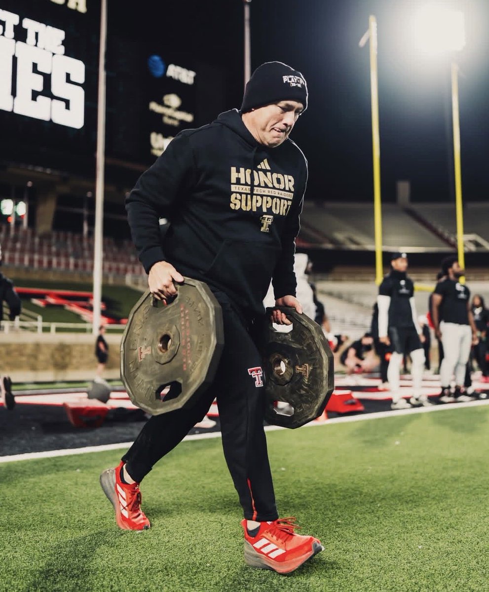 Vader_Red_'s tweet photo. #RandomFactFriday
Coach McGuire is 1-1 vs Texas https://t.co/Ykom8Yu1fL