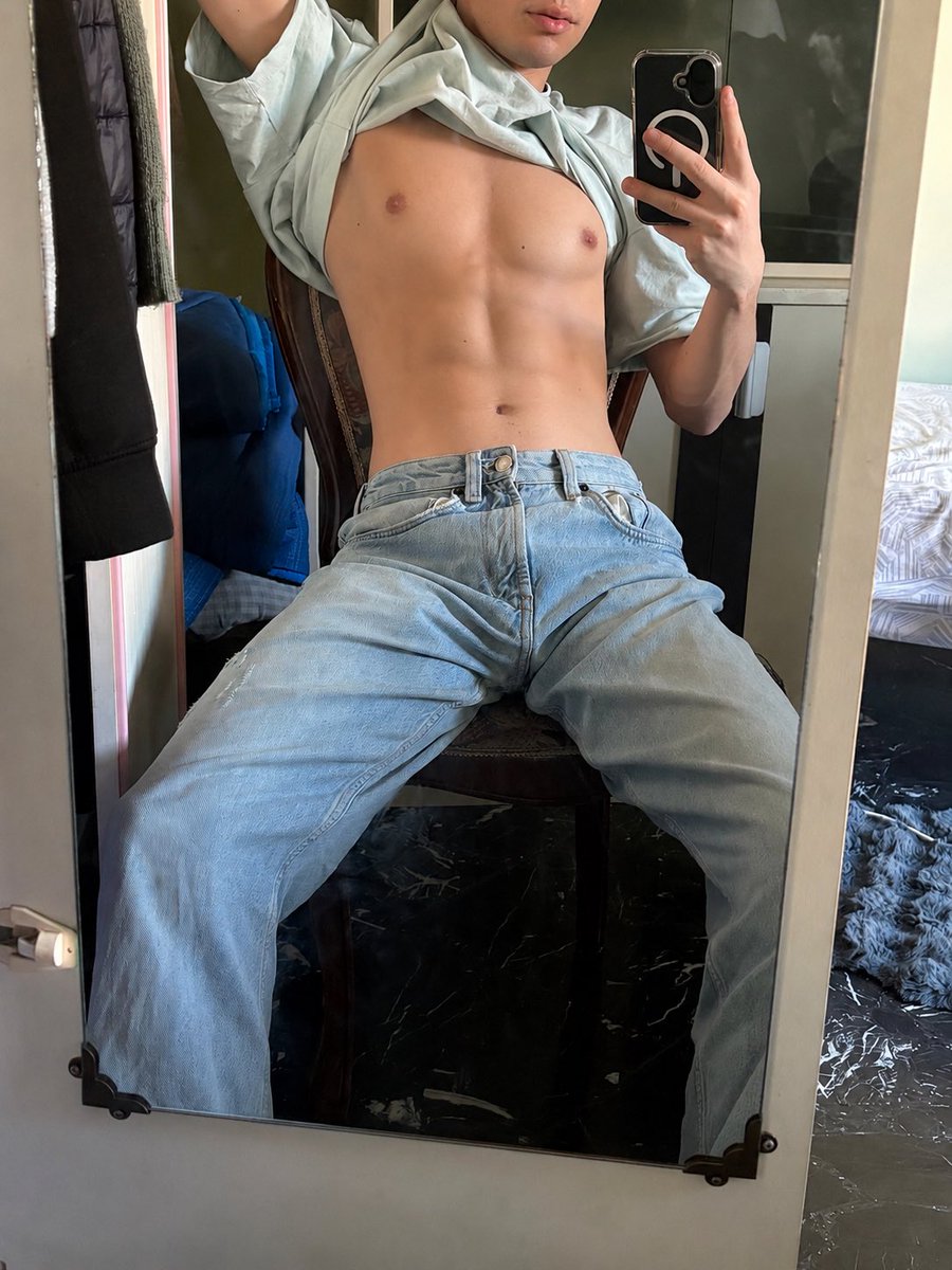 Victor Twink💙🤍 tweet media