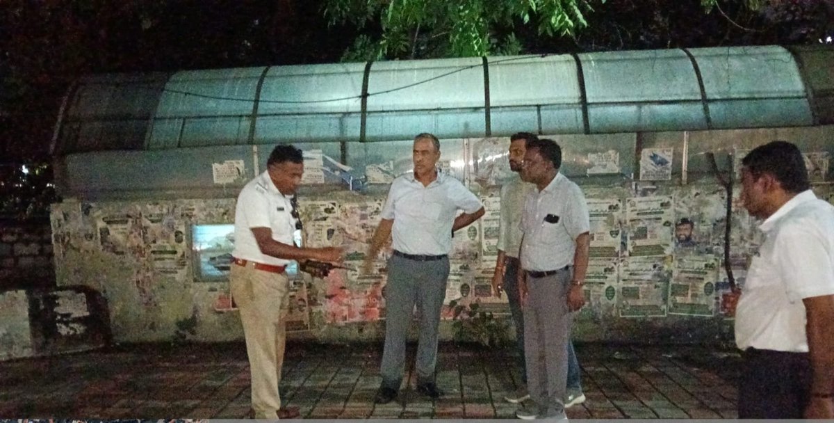 BCCCofficial's tweet photo. 🌧️ ಕೆ.ಆರ್.ಸರ್ಕಲ್ ಕೆಳಸೇತುವೆ (Under pass) ಪರಿಶೀಲನೆ 🌧️
ಬೆಂಗಳೂರು ನಗರದಲ್ಲಿ ಮಳೆಯ ಹಿನ್ನೆಲೆ, ಜಿ.ಬಿ.ಎ ಮುಖ್ಯ ಆಯುಕ್ತರಾದ ಶ್ರೀ ಮಹೇಶ್ವರ್ ರಾವ್ ರವರು ಕೆ.ಆರ್ ಸರ್ಕಲ್ ಪ್ರದೇಶಕ್ಕೆ ಭೇಟಿ ನೀಡಿ ಪರಿಸ್ಥಿತಿಯನ್ನು ಪರಿಶೀಲಿಸಿದರು. 🚧👷♂️
#Underpass #KRCircle #dkshivakumar #GreaterBengaluruAuthority #commissioner https://t.co/UAjhdcVq1s