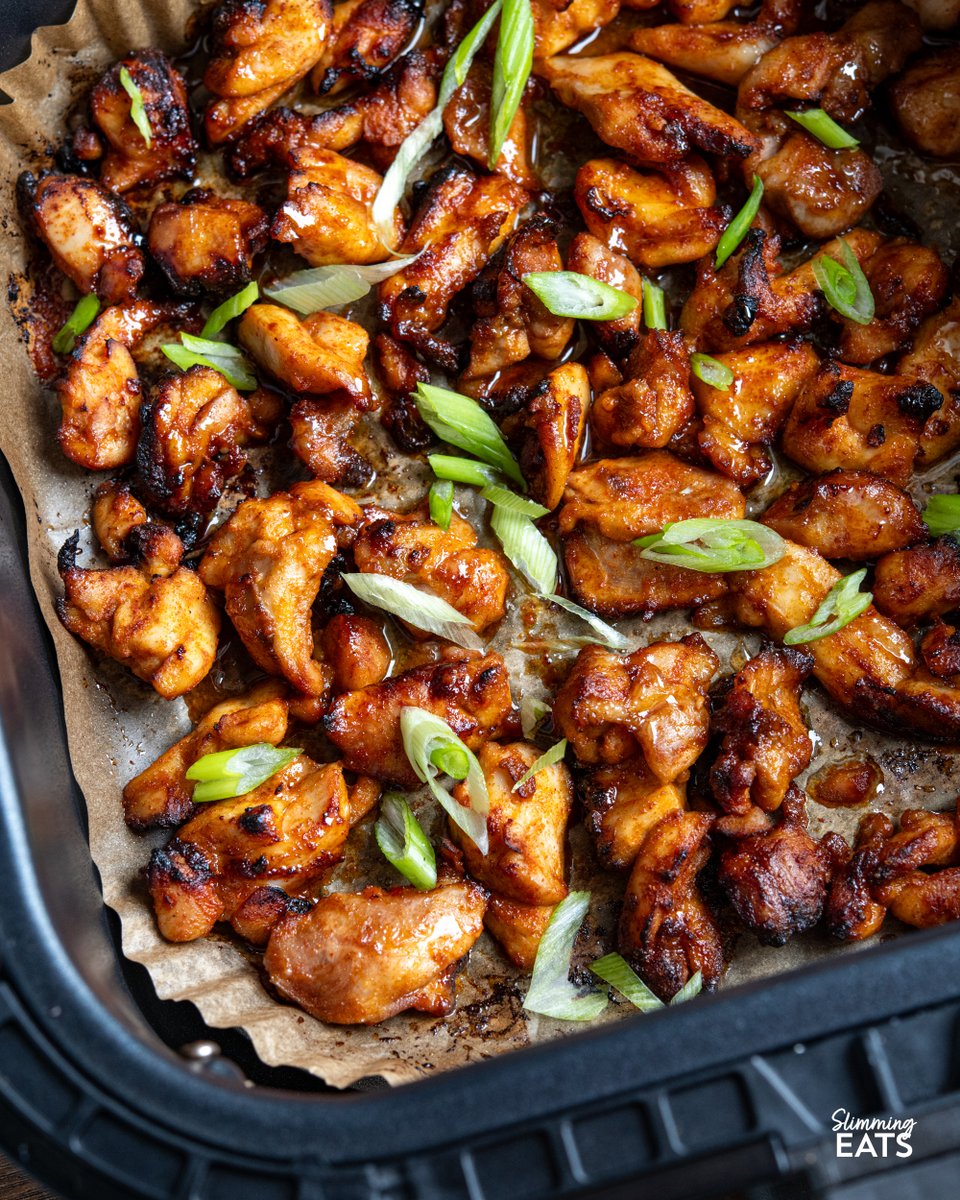 SlimmingEats's tweet photo. This air fryer hot honey chicken is simple to make but full of flavour, with tender chicken thigh pieces in a sticky glaze with just the right balance of sweetness and heat.

https://t.co/cESka1k3QI https://t.co/mDNizBklSD