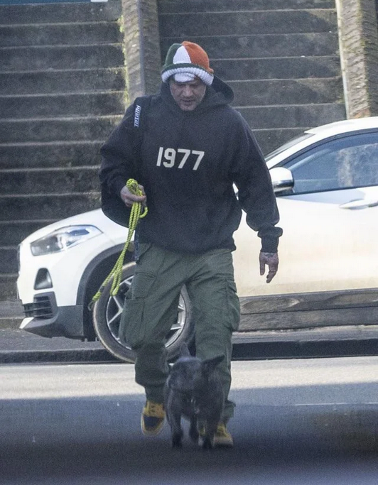BladeoftheS's tweet photo. Tom Hardy wearing Kneecap's balaclava to support them when they were being prosecuted for supporting Palestine. https://t.co/7UnD65HhTC