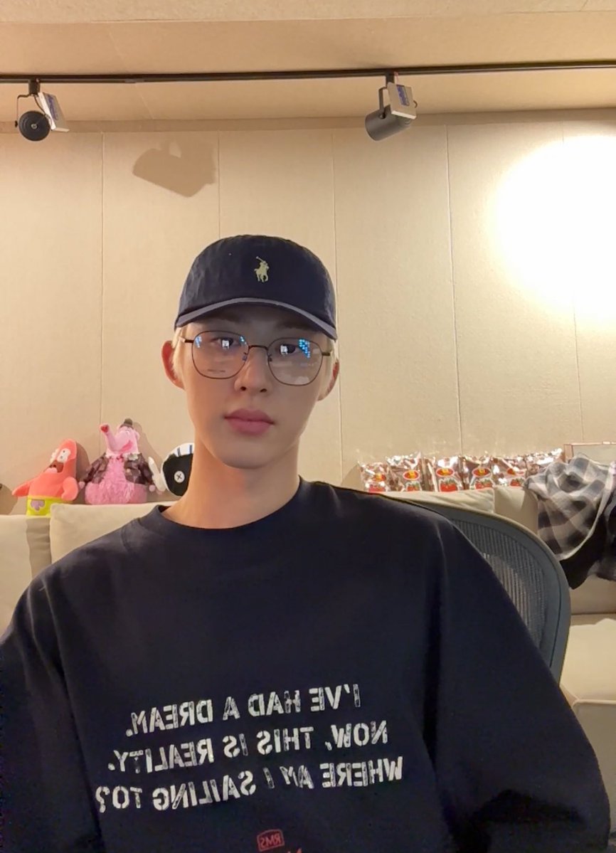 hanbin_king131's tweet photo. คุณ B.I https://t.co/gcjiTKViMr