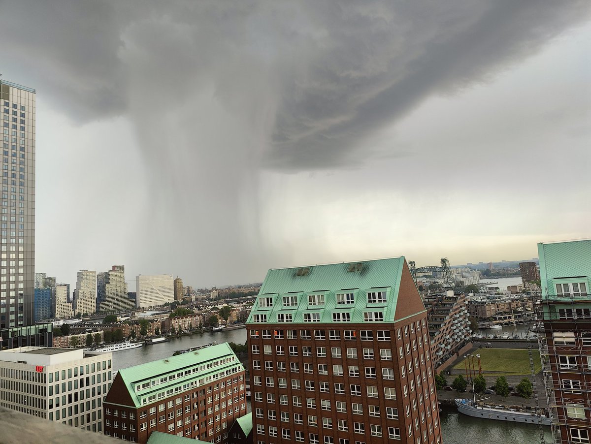Thijsadrmat's tweet photo. Rain cloud above Rotterdam. #noodweer #onweer #bui #rotterdam #climate https://t.co/H3K5IJ3g3v