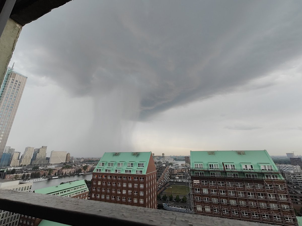 Thijsadrmat's tweet photo. Rain cloud above Rotterdam. #noodweer #onweer #bui #rotterdam #climate https://t.co/H3K5IJ3g3v