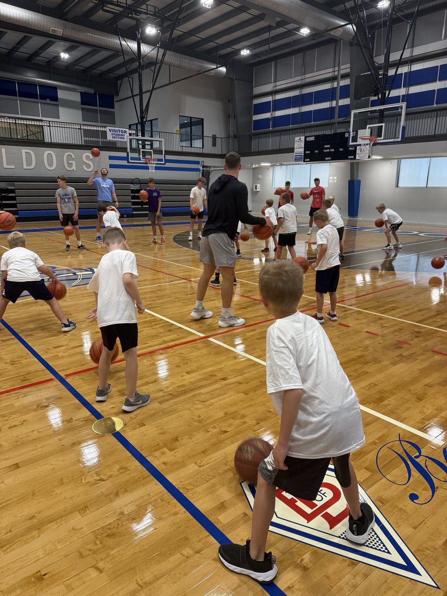 mrhesse's tweet photo. You would be hard-pressed to find two better ball players and people than @calejacobsen_ and @ittraudt and we were lucky enough to get them both to our Humphrey-Lindsay basketball camp. Our kids had a great time and everyone got better! Thanks guys and good luck this next season! https://t.co/9ijJWG3x9D