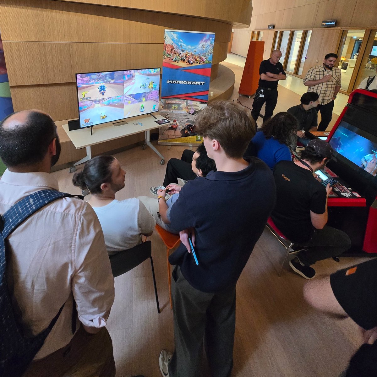 Centurio_agence's tweet photo. Retour sur un projet exceptionnel ! 🚀 Nos équipes ont accompagné @orange  Passions pour la réalisation de l'#OrangePassionsEsportCup. Des finales physiques incroyables à Bridge, le siège d'Orange à Paris ! 🟠🔥

L’événement en chiffres :
+800 joueurs du monde entier 
4 jeux : SF3, FC26, Rocket League & LoL 
Format hybride : Qualifs online ➡️ Finales physiques

Notre rôle : Production audiovisuelle, intégration technique et coordination des équipes du projet. 
Déploiement de matériel gaming (PC/PS5) pour les finalistes et installation de zones d'animations en accès libre.

Merci aux host @Co6nus pour le show ainsi qu'aux différents casters  @GDorison , @KenBogard , @Chez_ib , @LifeIsCoolBRO , @ImaginaXion_RL , @Tweekzila  & @Gloponus  !

🤝 Un grand merci à @OrangePassionF, @orange  et @Solange_Rama pour leur confiance, et bravo aux participants !