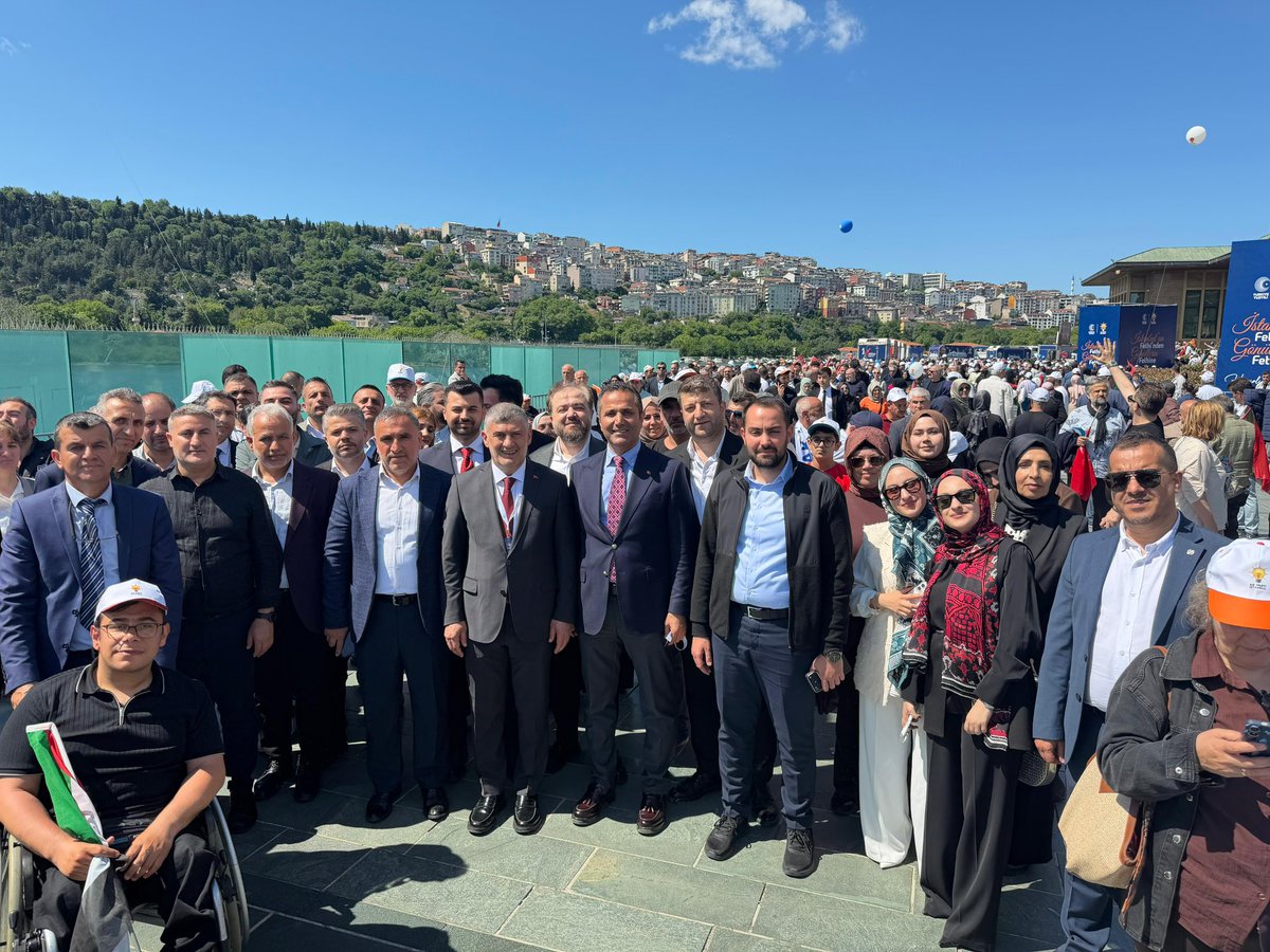 abalin's tweet photo. Cumhurbaşkanımız ve Genel Başkanımız Sayın Recep Tayyip Erdoğan’ın teşrifleriyle gerçekleştirilen “İstanbul’un Fethi’nden Gönüllerin Fethine” programına #Başakşehir İlçe Teşkilatı olarak katılarak, fetih coşkusunu ve bayram sevincini hemşehrilerimizle birlikte paylaştık.

Fatih Sultan Mehmet Han’dan miras aldığımız fetih ruhu; bugün birlik, kardeşlik ve büyük Türkiye idealinde yaşamaya devam ediyor.

#TürkiyeYüzyılı’nı, ecdadımızın emanetine sahip çıkarak hep birlikte inşa ediyoruz.

#29Mayıs1453
#İstanbulunFethi