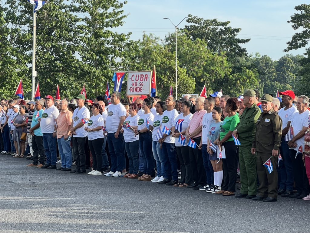 JoseR_AmppLP's tweet photo. Se desarrolló en #PinarDelRío un acto de reafirmación revolucionaria con la participación de una amplia representación del pueblo pinareño.

#RaúlEsRaúl https://t.co/1LXARtFr2E