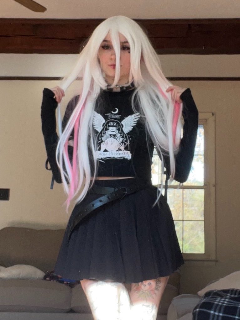 AbolishEGirls's tweet photo. The cosplay vs the cosplay inspiration https://t.co/48aIEzBvbp