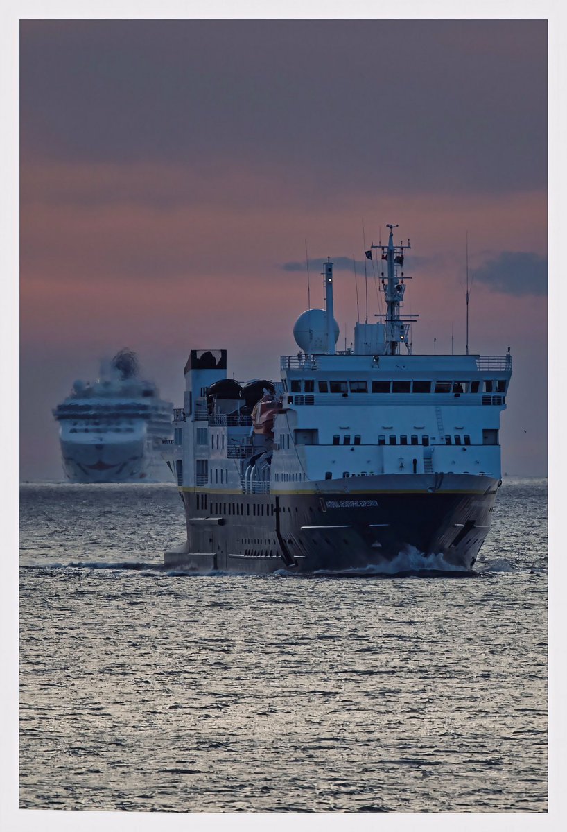 Brian_D2016's tweet photo. Rush hour on the River Forth. National Geographic Explorer and Insignia heading for Rosyth, with Norwegian Star arriving at the Queensferry anchorage. https://t.co/AbpBJ09Nqt