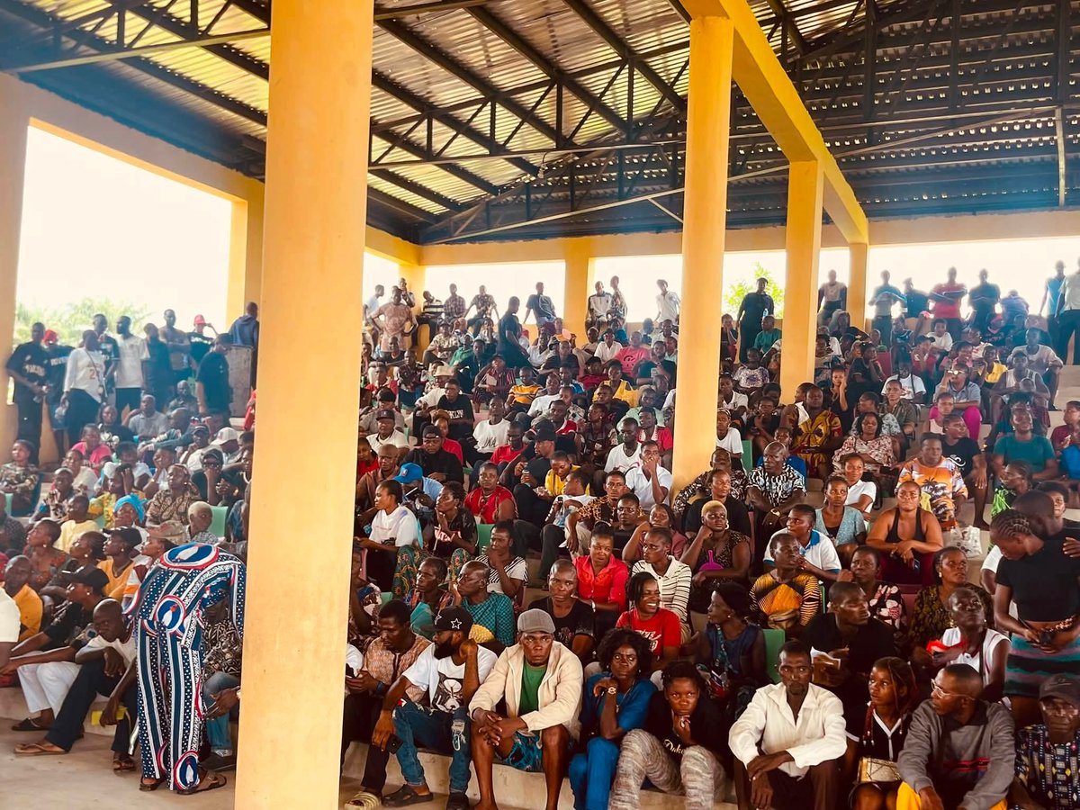 yeripros's tweet photo. NDC PRIMARIES IN BAYELSA STATE:

Sagbama LGA of Bayelsa State witnessed an unprecedented turnout of NDC members who participated in the party Primaries. https://t.co/sIw8KcHmKk