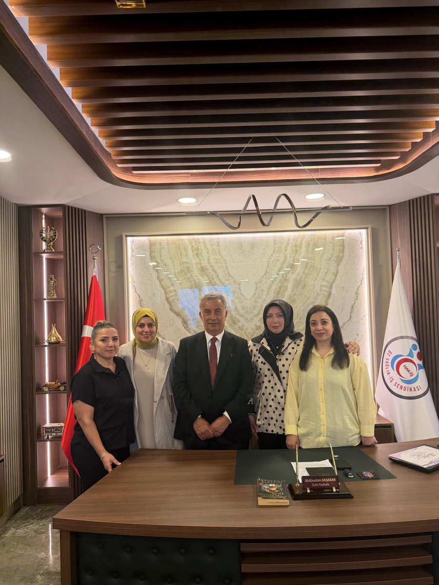 vehbikoctr's tweet photo. Öz Sağlık-İş Sendikası Genel Başkanı Sn. Devlet Sert ile birlikte, Öz Sağlık-İş Sendikası Trabzon 2 No’lu Şube Başkanı Abdüsselam Başaran ve kıymetli sendika üyelerimizi ziyaret ederek bir araya geldik.

Emek veren, alın teriyle çalışan tüm emekçi kardeşlerimize misafirperverlikleri için teşekkür ediyor; çalışmalarında kolaylıklar diliyorum.