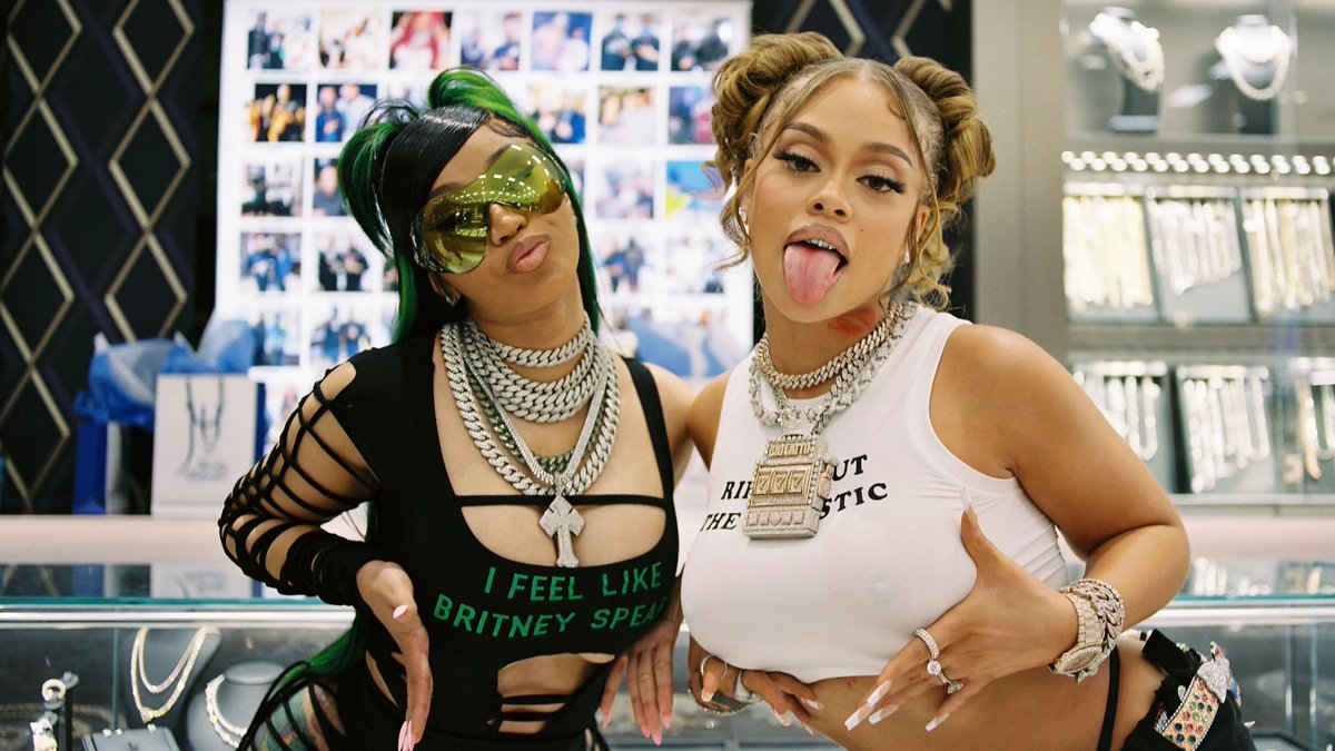 MXCKdotCom's tweet photo. Latto Appears to Address Cardi B on ‘Big Mama’ Track “Gimme Dat” https://t.co/pUECm3ofjl https://t.co/jjrAtgR7qd