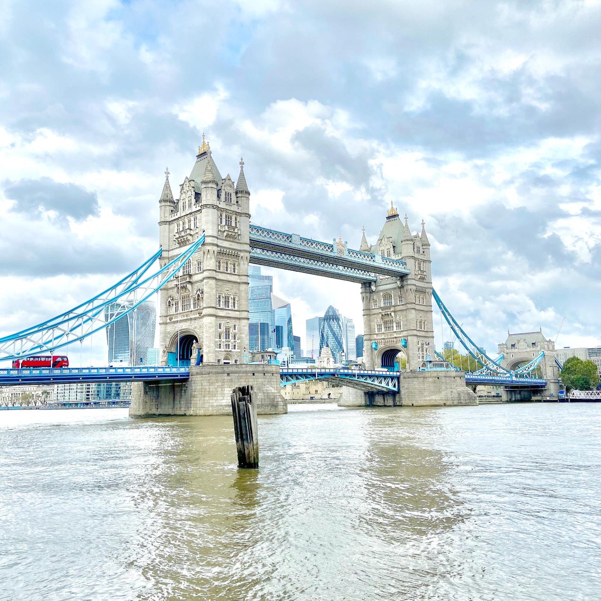 KAESocial's tweet photo. London’s been sizzling this week – we hope our KAE students are finding ways to stay cool! 🌞  

One of the best spots? The Thames riverbanks, just a short walk from college. It’s perfect for a breeze, a break from studying, and some amazing photos along the river. 📸 https://t.co/yaTyTN3eWP