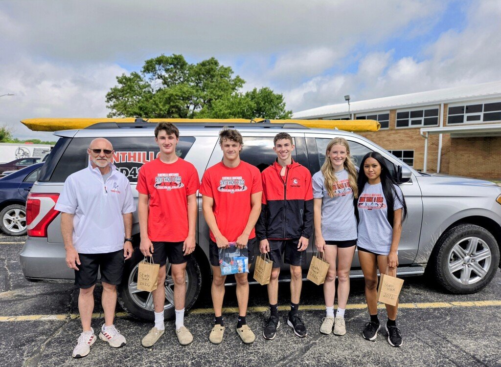 FHS_Mustangs's tweet photo. 🚨🚨And they're off to STATE Track🚨🚨

🐎 Let's GO Mustangs!!!! 🐎 https://t.co/OdCvJ2OzX3