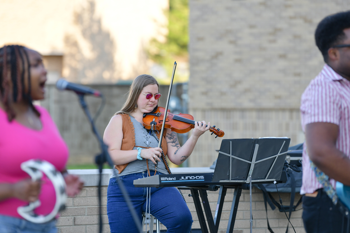 JacksonCollege's tweet photo. 🎶 What a perfect night! Big L and Code Blü kicked off the Summer Concert Series in style with good music and good friends! Up next, the Jackson French Quarter Dixieland Band performs on the Potter Center Patio this  Wednesday, June 3 at 7 p.m. Mark your calendars and join us! https://t.co/3jV9nkpvsN